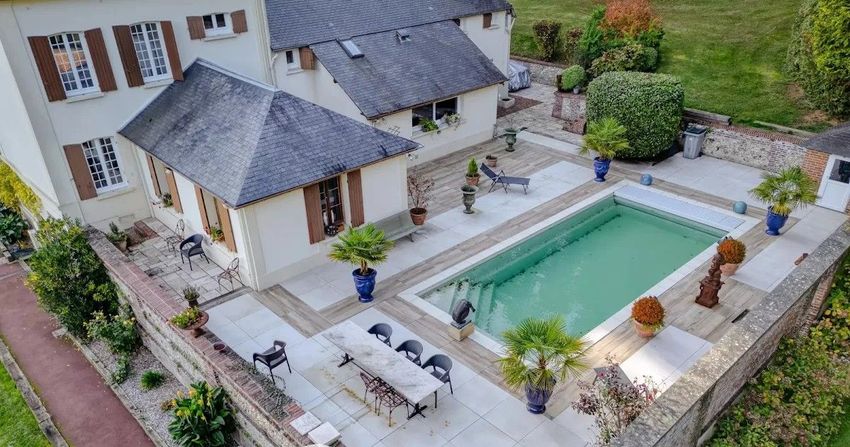 Image Piscine à  maison individuelle de Angerville