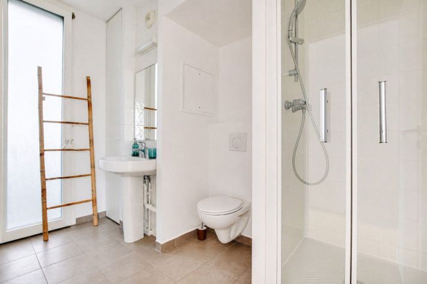Image Salle de bains à appartement de Rosa Parks-Macdonald