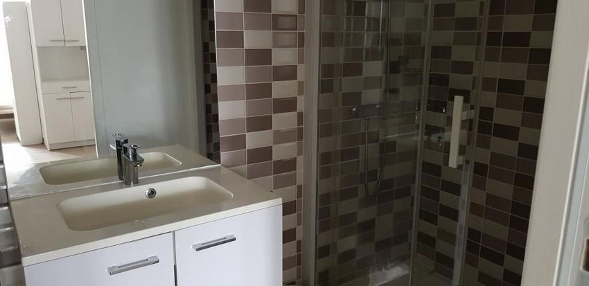 Image Salle de bains à appartement de Guéret