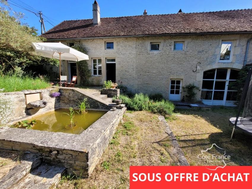 Image Façade à  propriété agricole de Asnières-en-Montagne