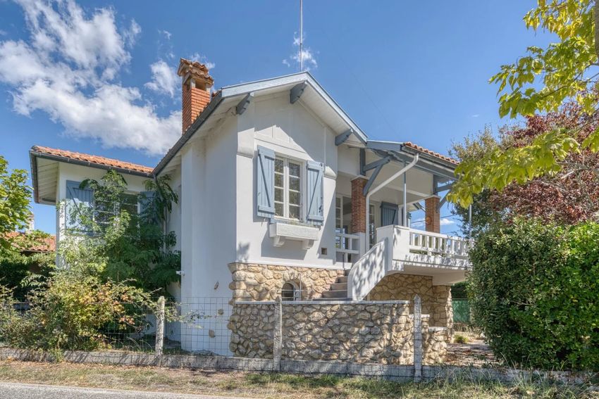Image Façade à  villa de Andernos-les-Bains