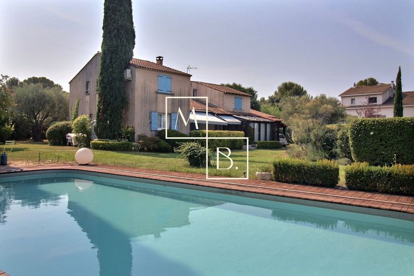 Image Piscine à  maison individuelle de Saint-Geniès-des-Mourgues