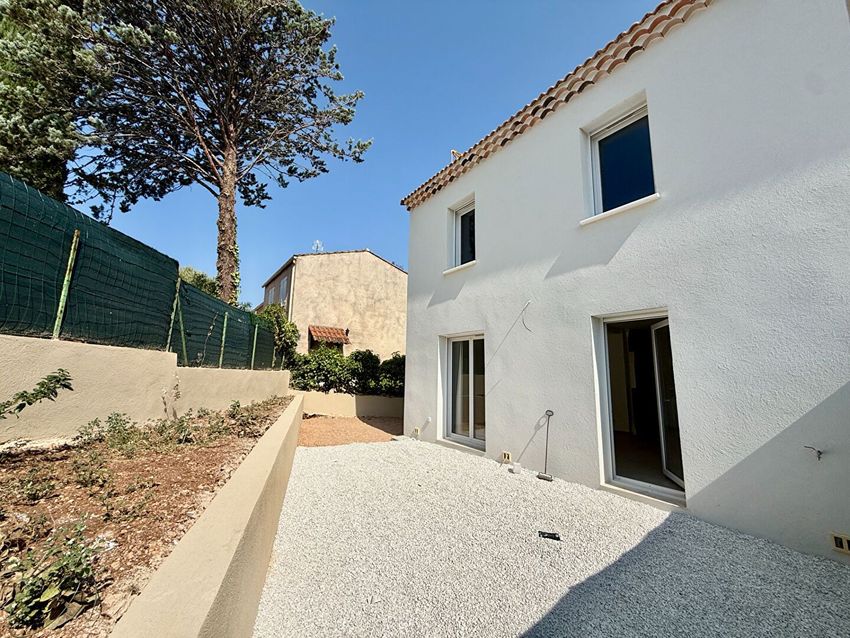 Image Façade à  maison mitoyenne de Saint-Maximin-la-Sainte-Baume