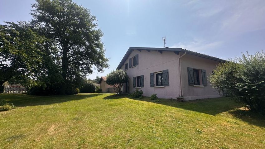 Image Façade à  maison individuelle de Pissos