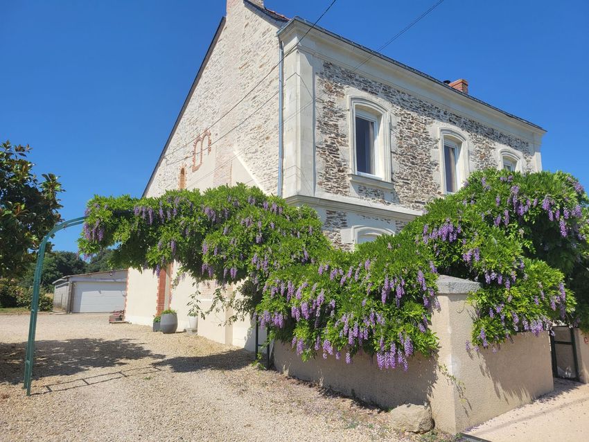 Image Façade à  maison individuelle de Bécon-les-Granits