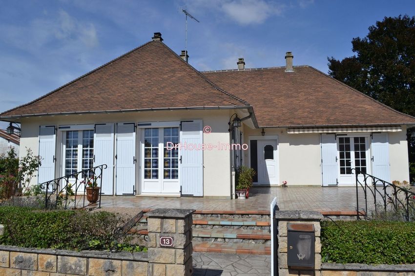 Image Façade à  villa de Neuilly-en-Dun