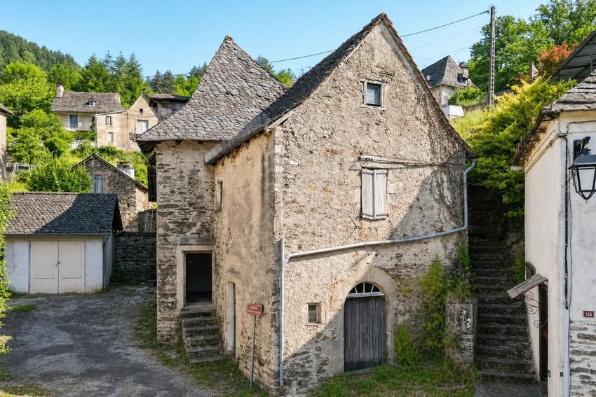 Image Façade à  maison individuelle de Laval-de-Cère