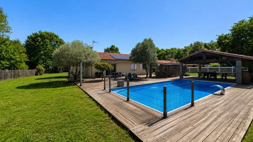 Image Piscine à  maison individuelle de Saugnac-et-Muret