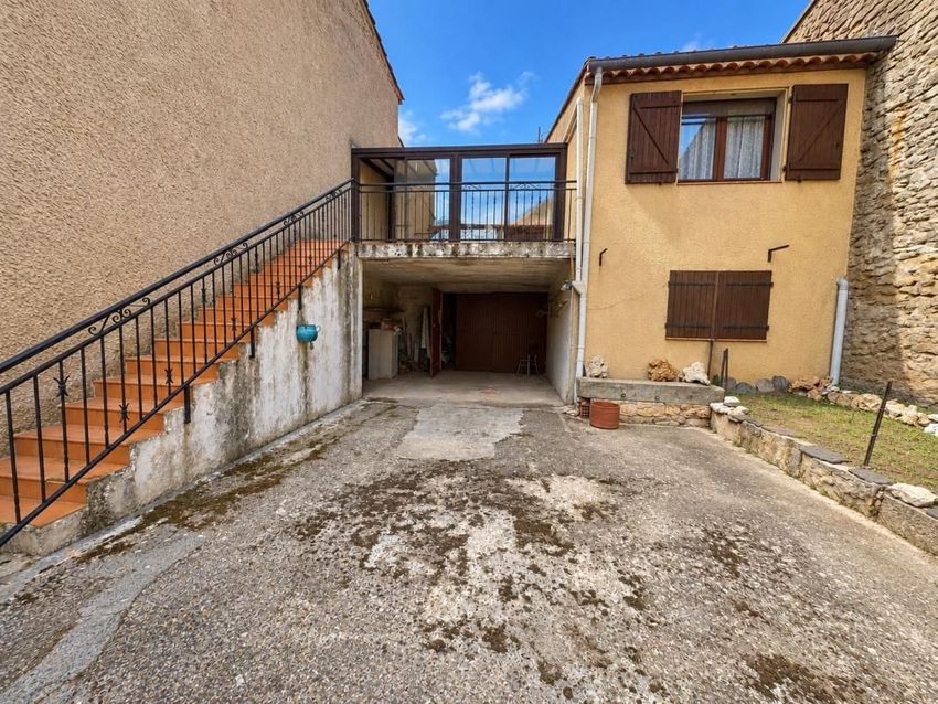 Image Façade à  maison de village de Villegly