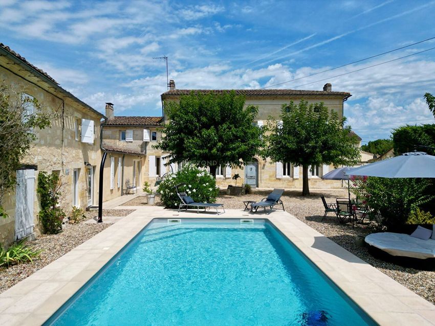 Image Piscine à  maison individuelle de Saint-Émilion