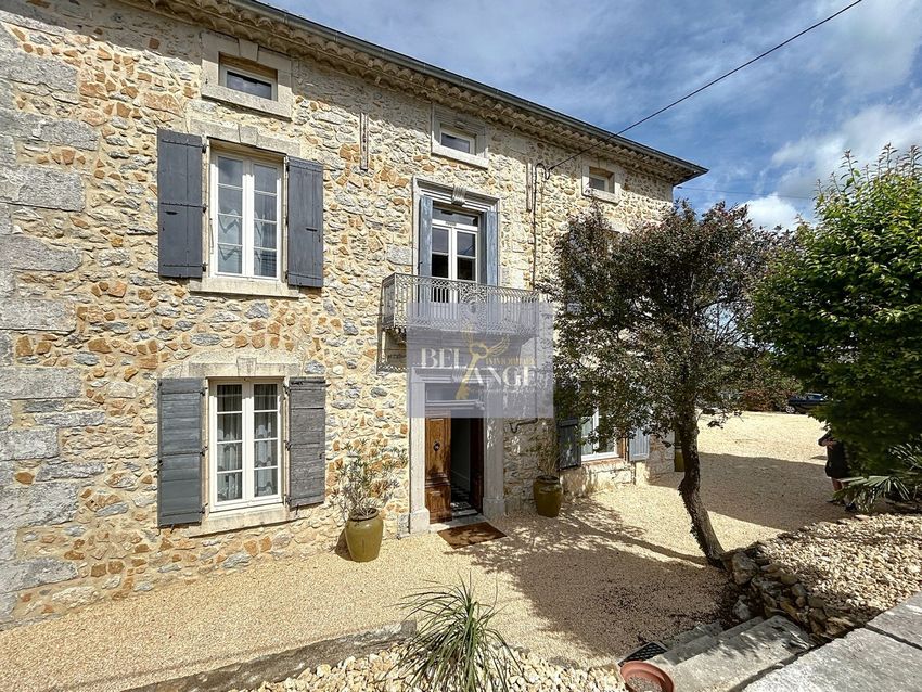 Image Façade à  propriété agricole de Vallon-Pont-d'Arc