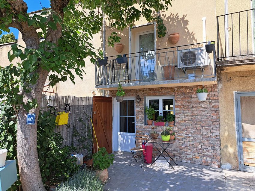 Image Façade à  maison mitoyenne de Malaucène
