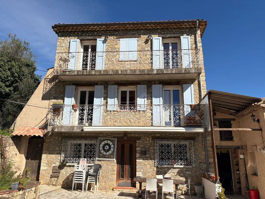 Image Façade à  propriété agricole de Le Bar-sur-Loup
