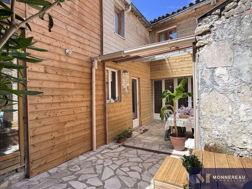 Image Façade à  maison individuelle de Barbezieux-Saint-Hilaire