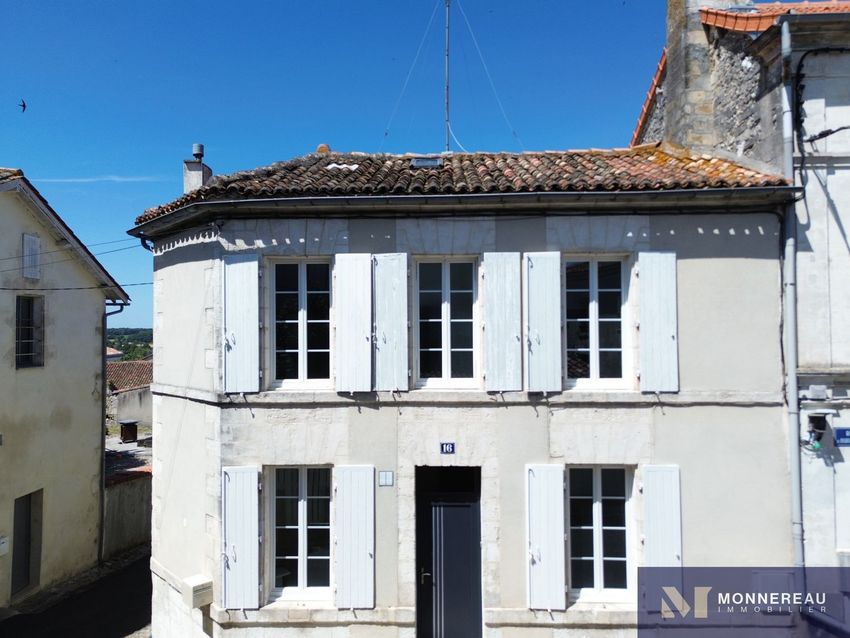 Image Façade à  maison individuelle de Barbezieux-Saint-Hilaire