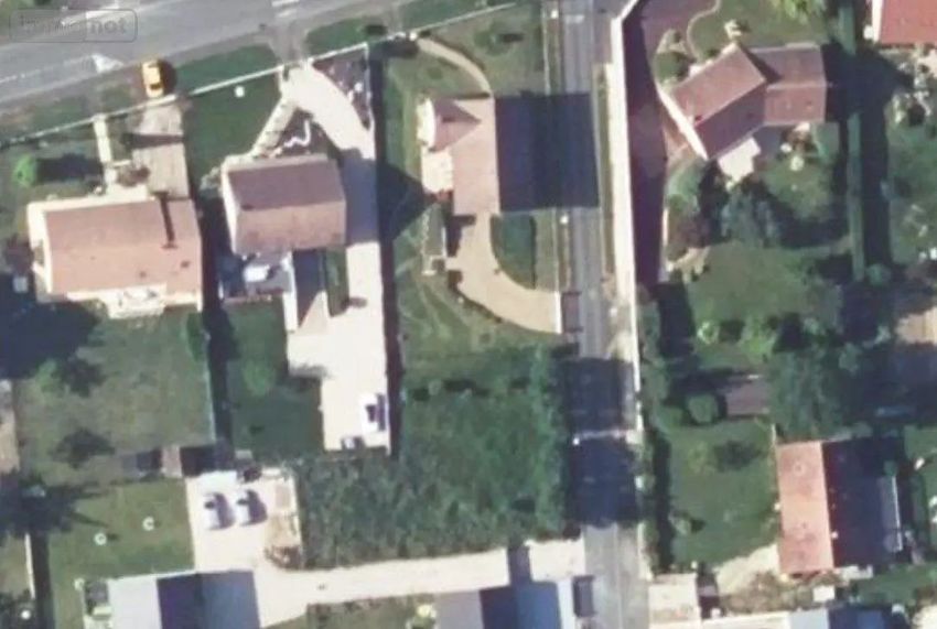 Image de terrain à Saint-Denis-Lanneray