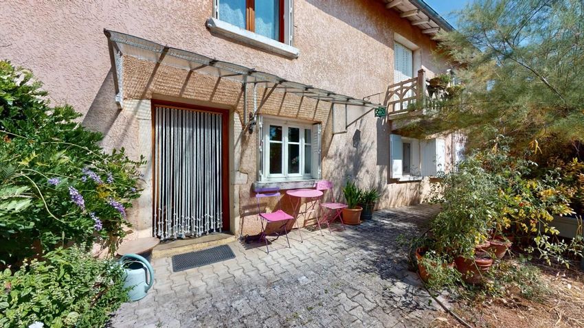 Image Façade à  maison individuelle de Saint-Didier-de-Formans