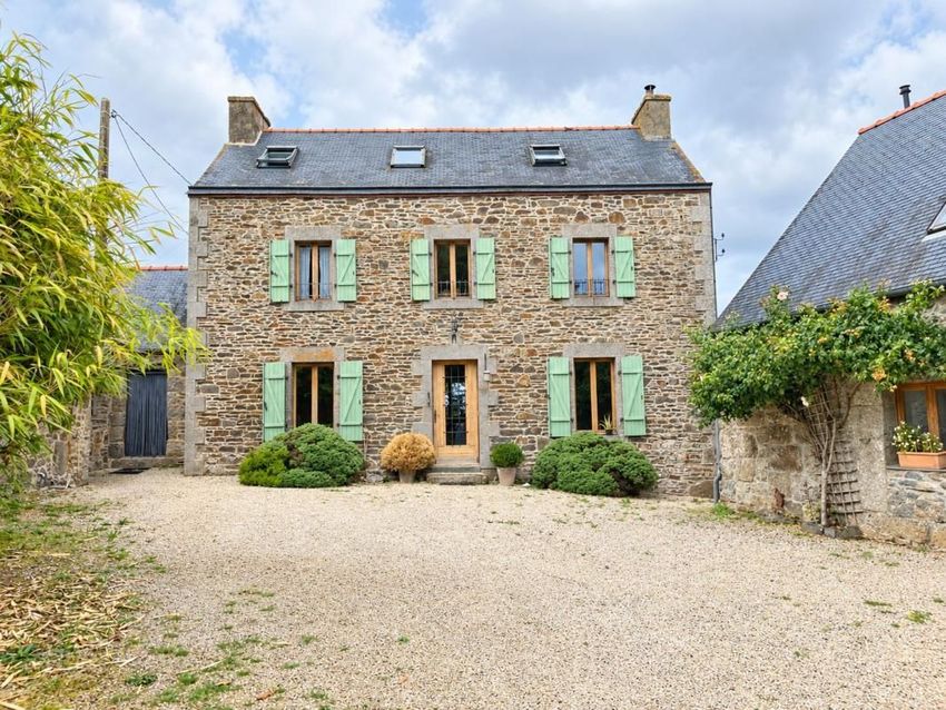 Image Façade à  maison individuelle de Plouguernével