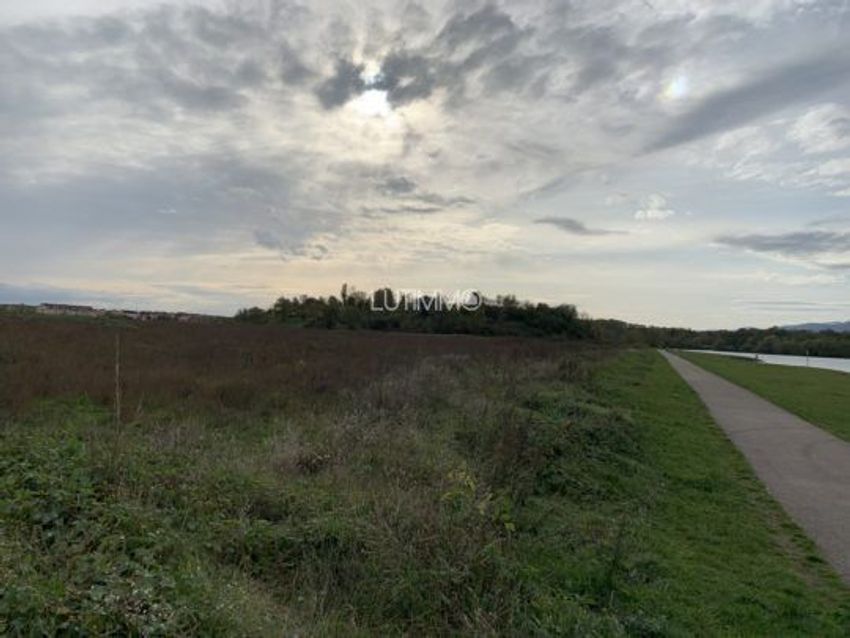 Image Vue à terrain de Sans numéro Rue du Tir