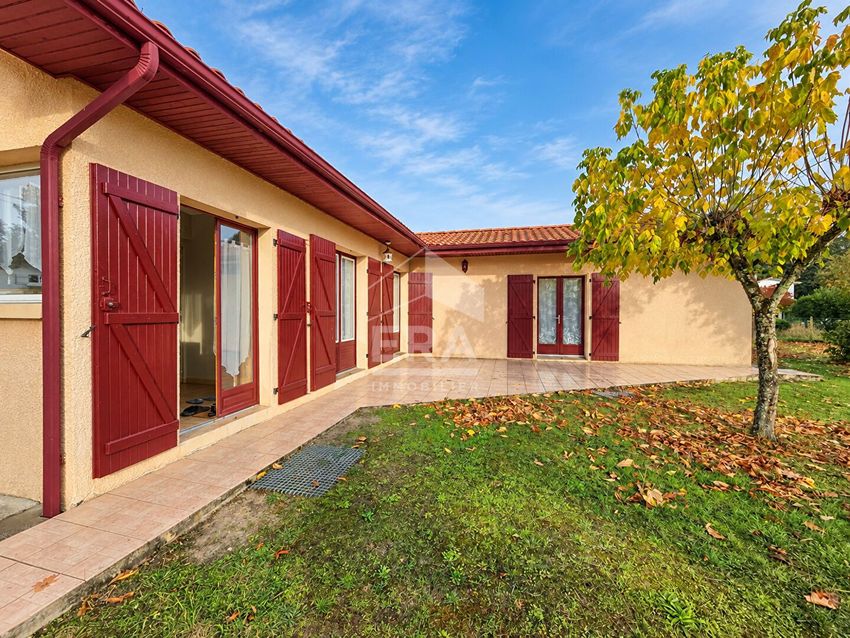 Image Façade à  maison individuelle de Sabres