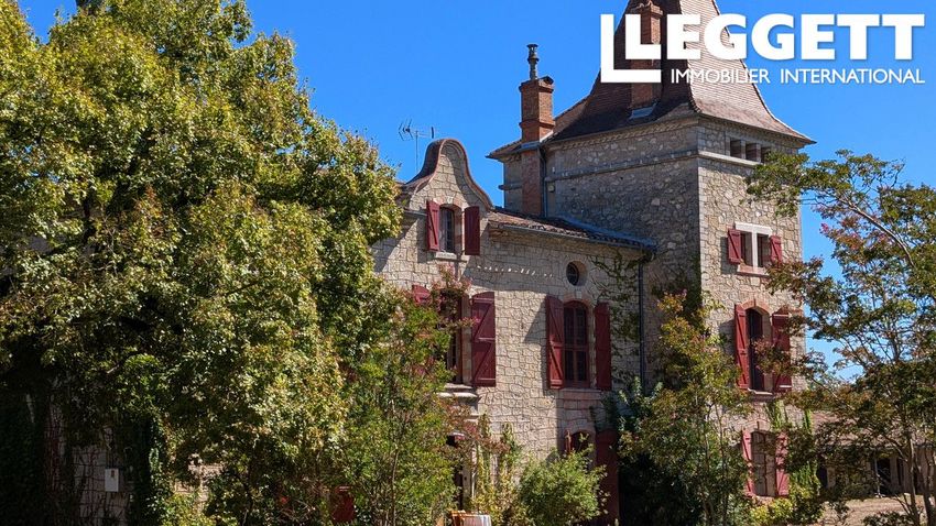 Image Façade à  château de Saint-Paul-Cap-de-Joux