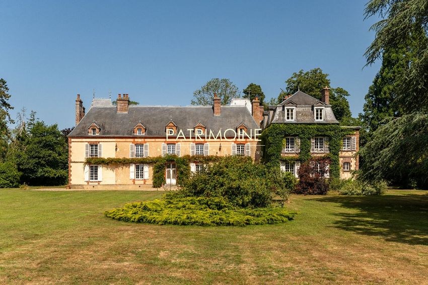 Image Façade à  maison de maître de Saint-Antonin-de-Sommaire
