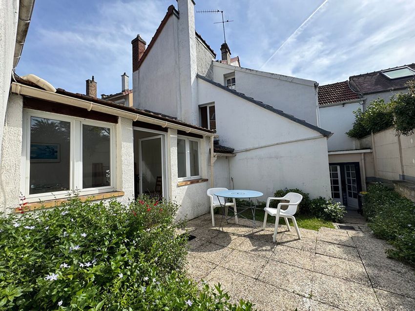 Image Façade à  maison mitoyenne de Saint-Nom-la-Bretèche