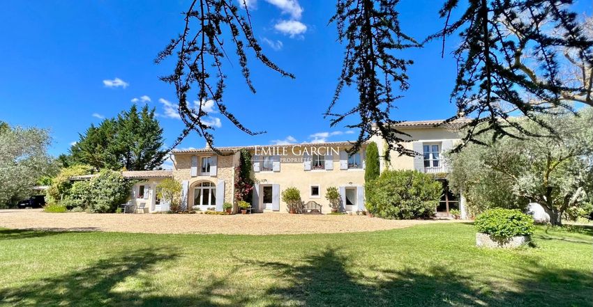 Image Façade à  maison individuelle de Cucuron
