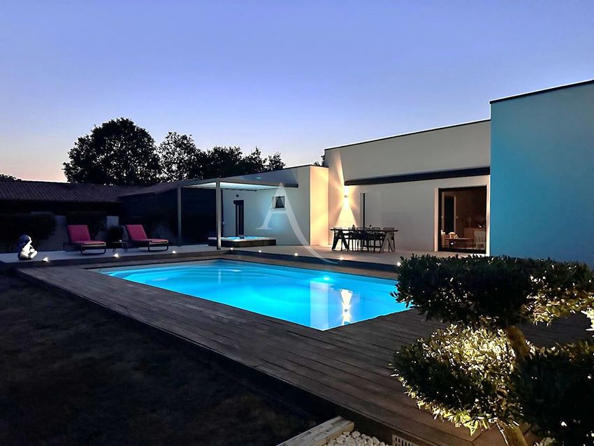 Image Piscine à  maison individuelle de Le Girouard