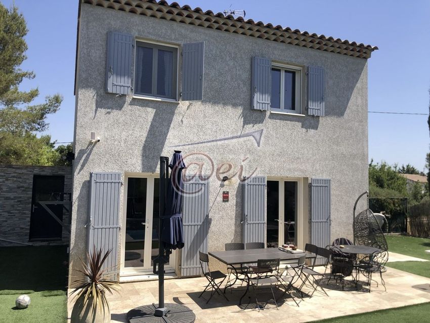 Image Façade à  maison individuelle de Saint-Maximin-la-Sainte-Baume