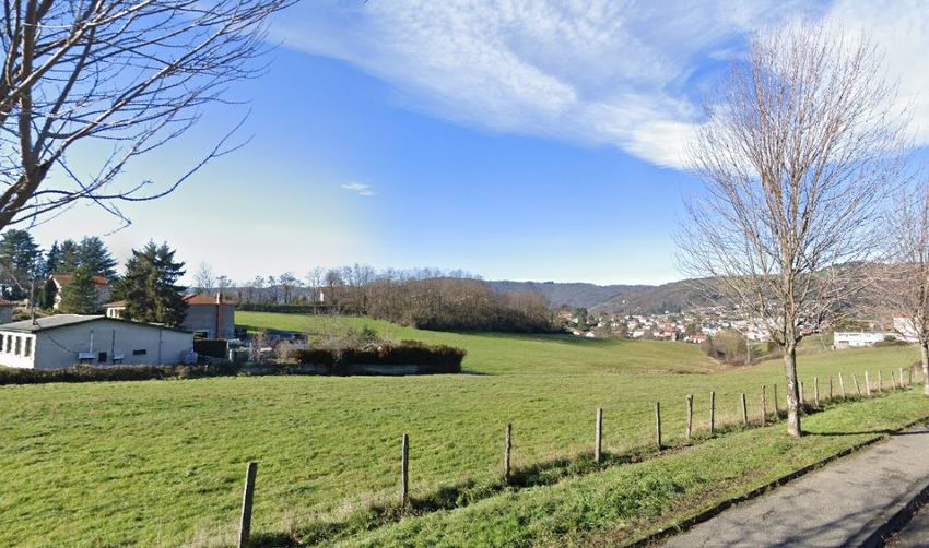 Image Vue à terrain de Unieux