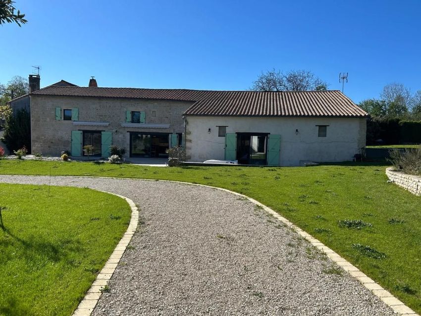 Image Façade à  maison individuelle de Bourneau