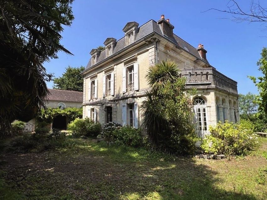 Image Façade à  maison de maître de Sorges et Ligueux en Périgord