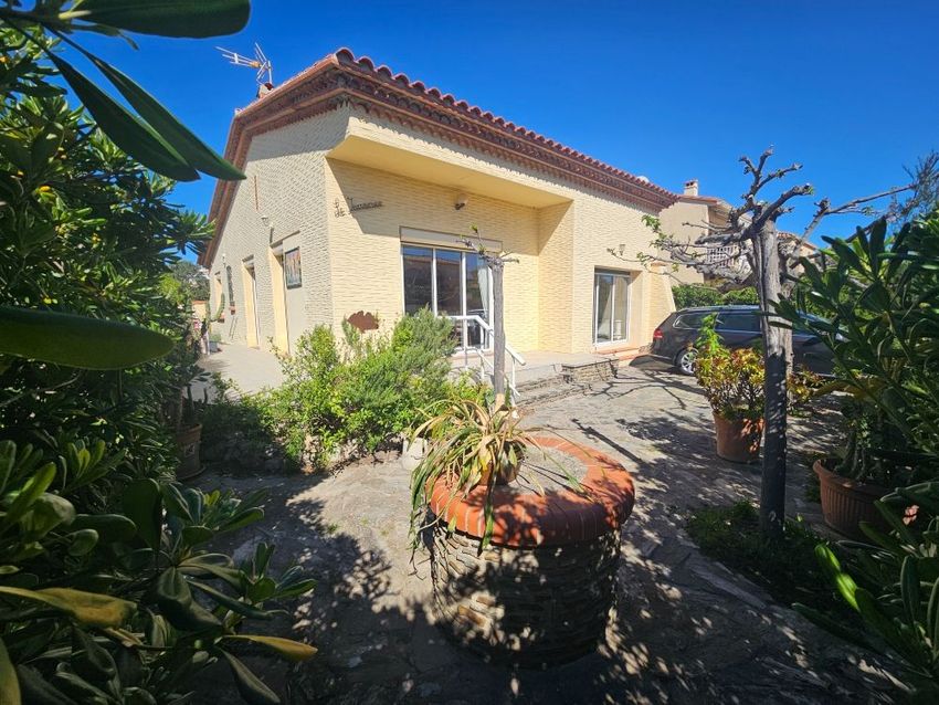 Image Façade à  villa de Le Barcarès