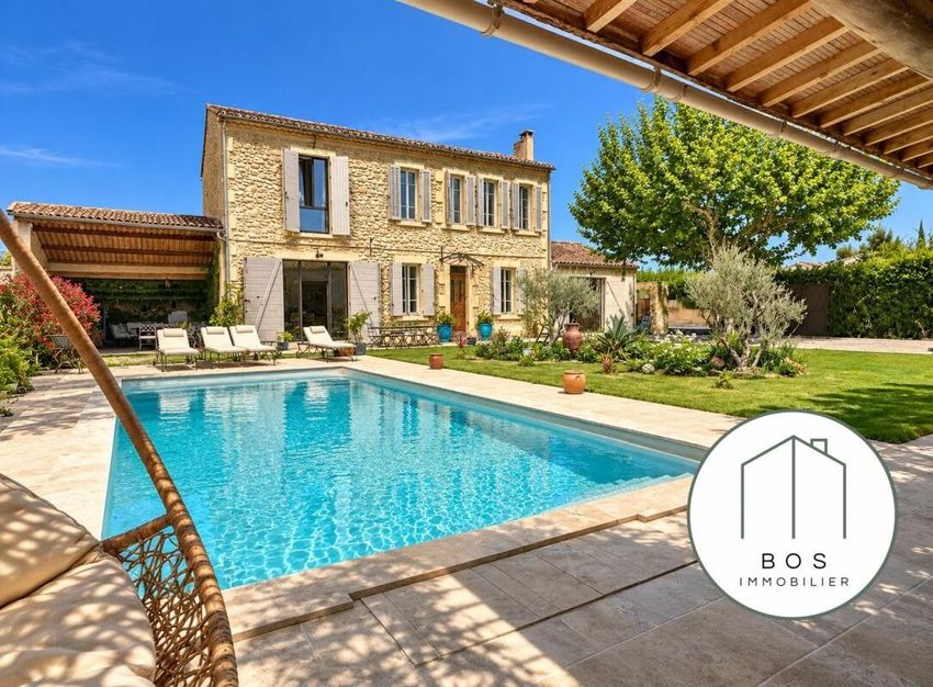 Image Piscine à  maison individuelle de Salon-de-Provence