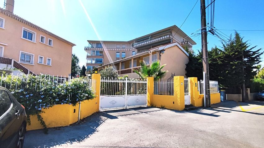 Image Façade à appartement de Saint-Raphaël