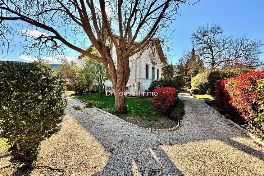 Image Façade à  villa de Monze