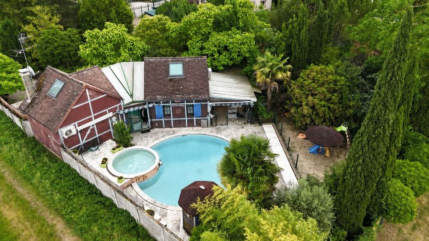 Image Piscine à  maison individuelle de Buchères