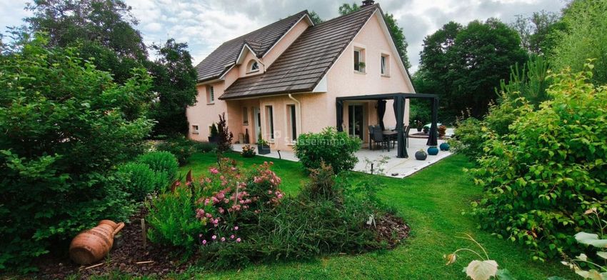 Image Façade à  propriété agricole de Vallerois-le-Bois