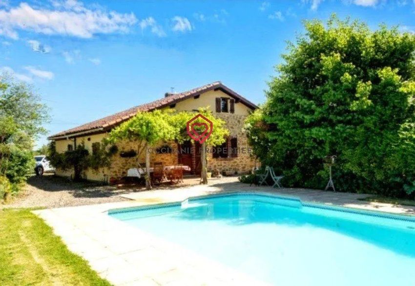 Image Piscine à  maison de village de Bouzon-Gellenave