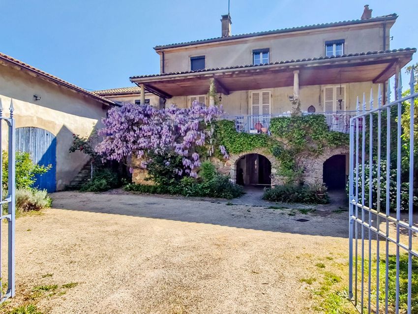 Image Façade à  maison mitoyenne de Davayé