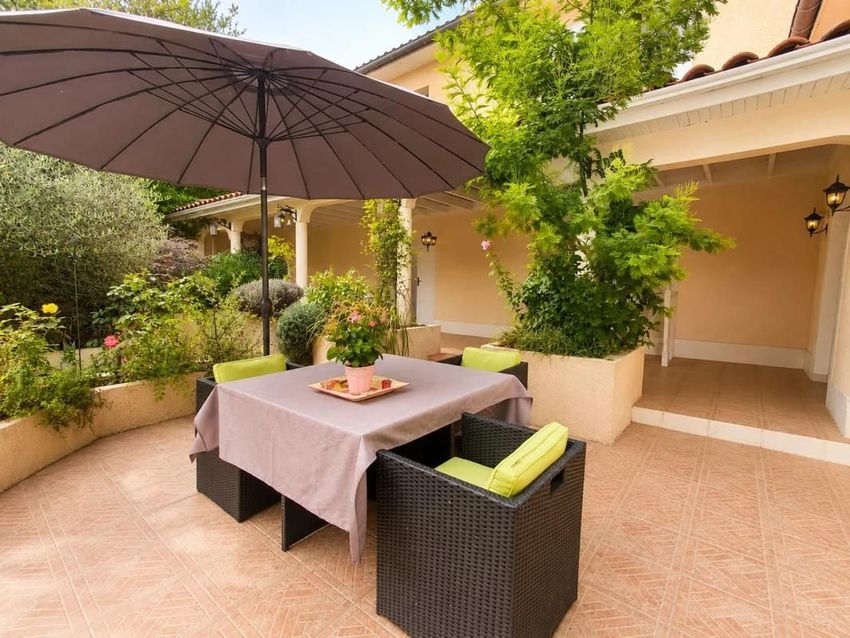 Image Terrasse à  propriété agricole de Villeneuve-Lécussan