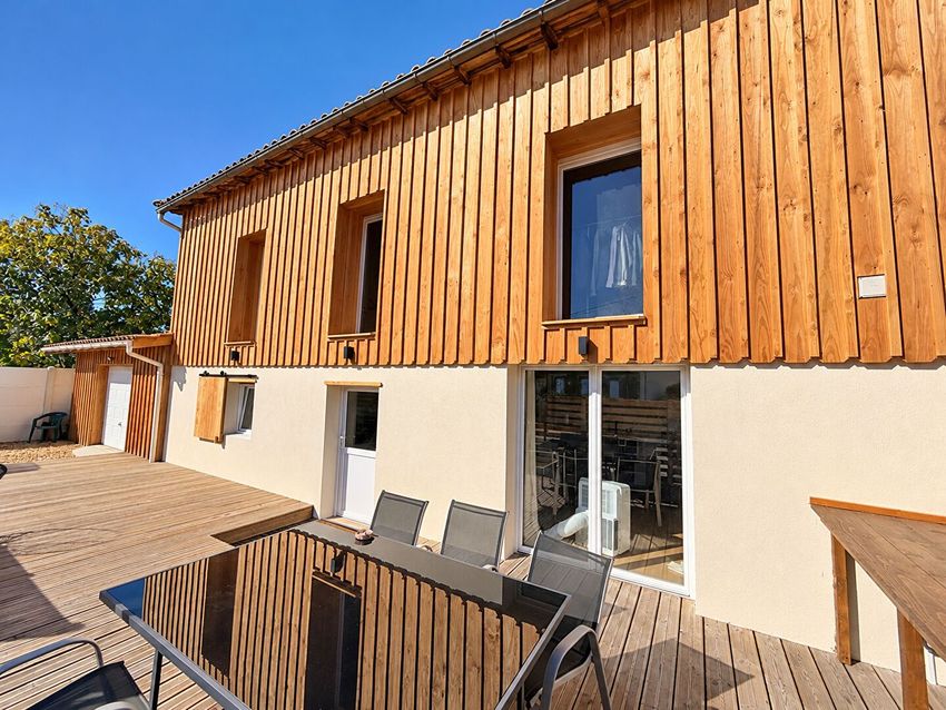Image Façade à  maison mitoyenne de Salles