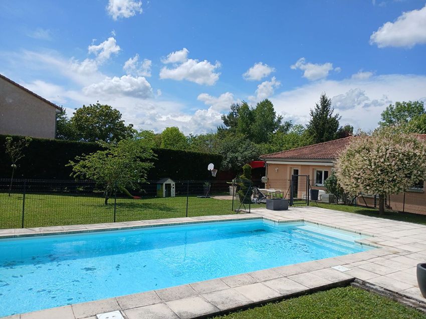 Image Piscine à  maison individuelle de Pont-du-Château