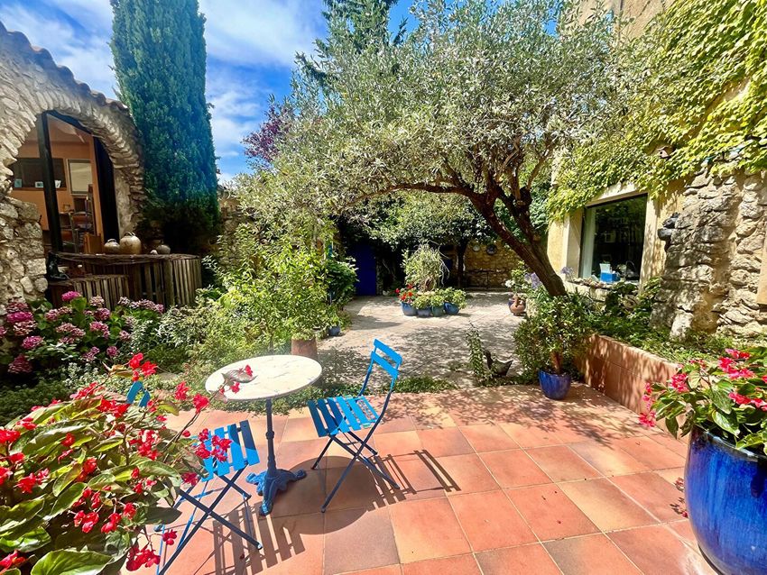 Image Terrasse à  maison de village de La Garde-Adhémar