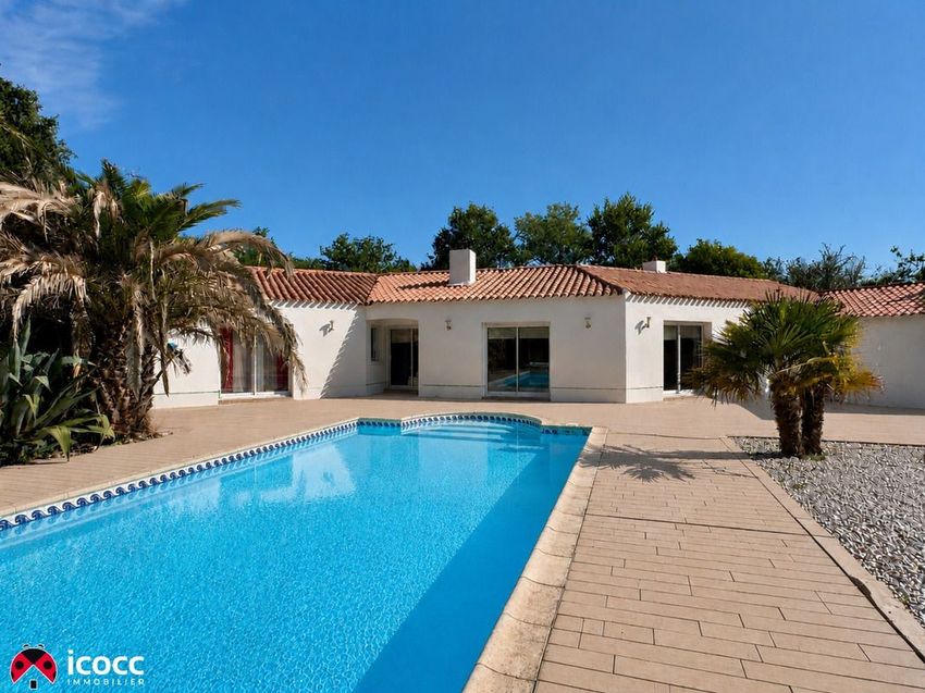 Image Piscine à  maison individuelle de Venansault