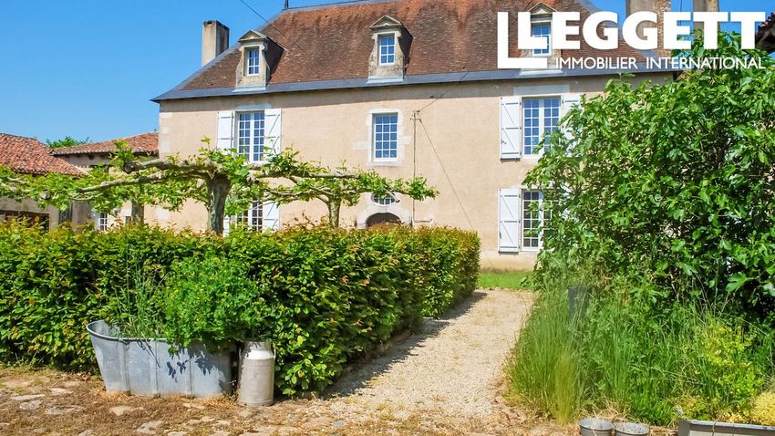 Image Façade à  propriété agricole de Luchapt