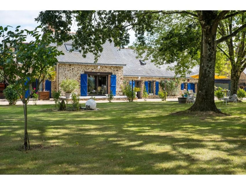 Image Façade à  propriété agricole de Saint-Aubin-des-Châteaux