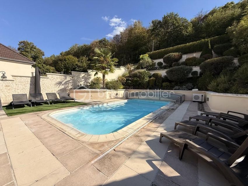 Image Piscine à  maison individuelle de Dormelles