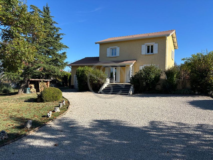 Image Façade à  villa de Saint-Cyr